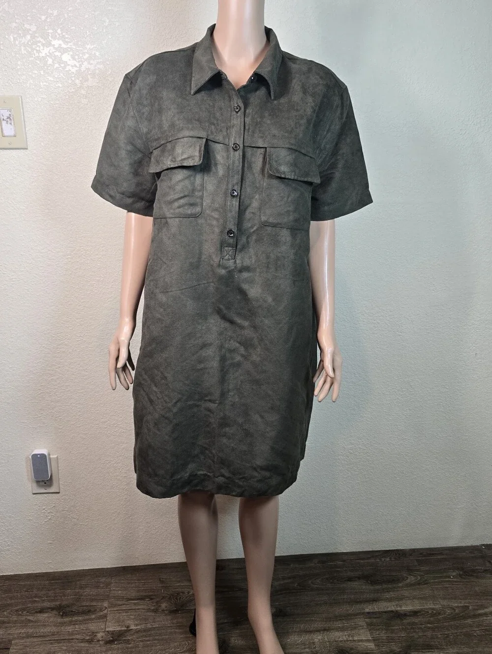 Banana Republic Suede Green Olive  Dress Size Xl Front Pockets Short Sleeve Butt